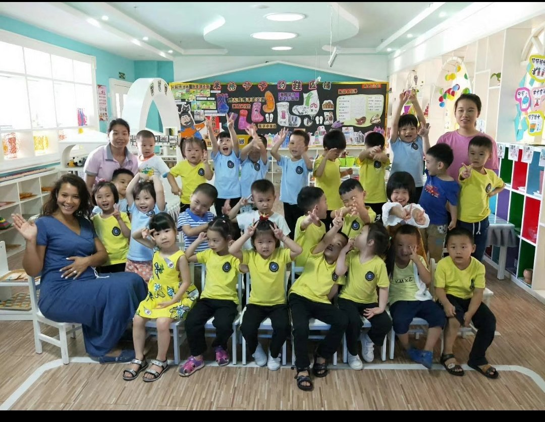 Penelope boosts her salary with TEFL !