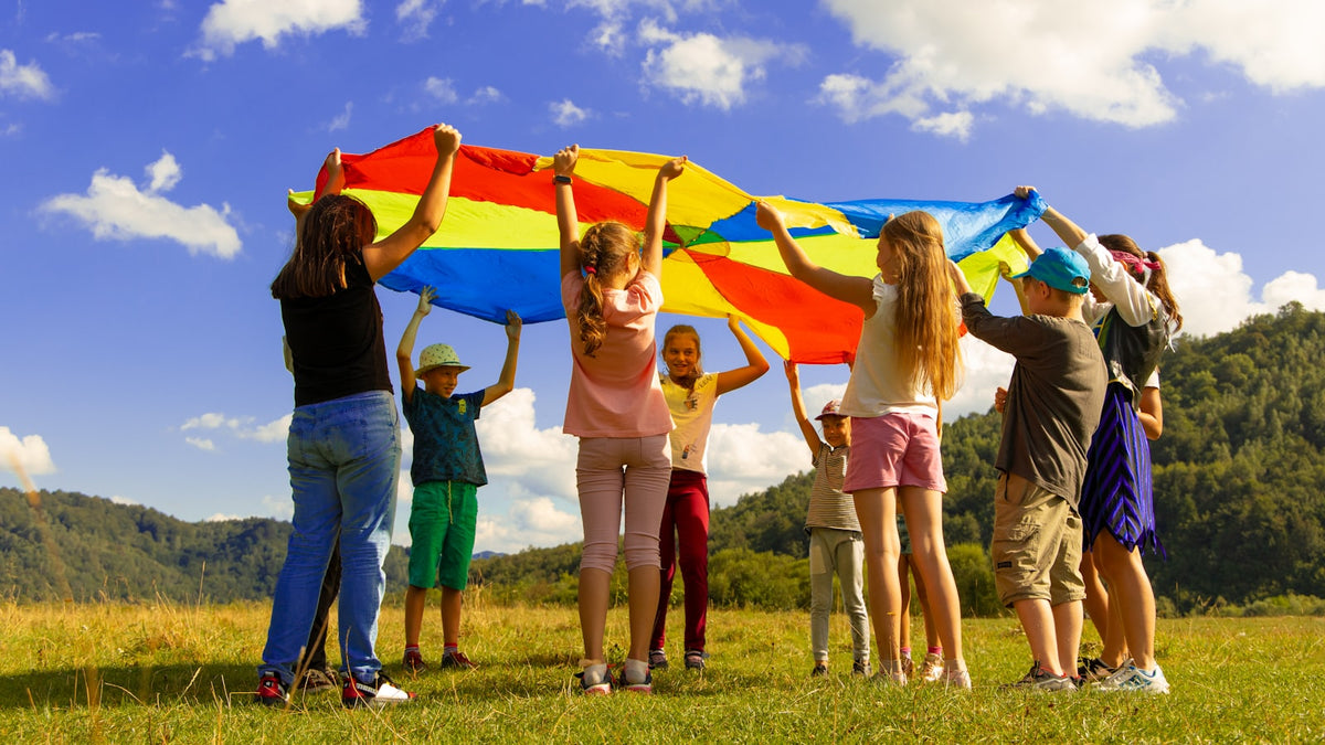 summer tefl jobs camp counselor teaching children outdoors