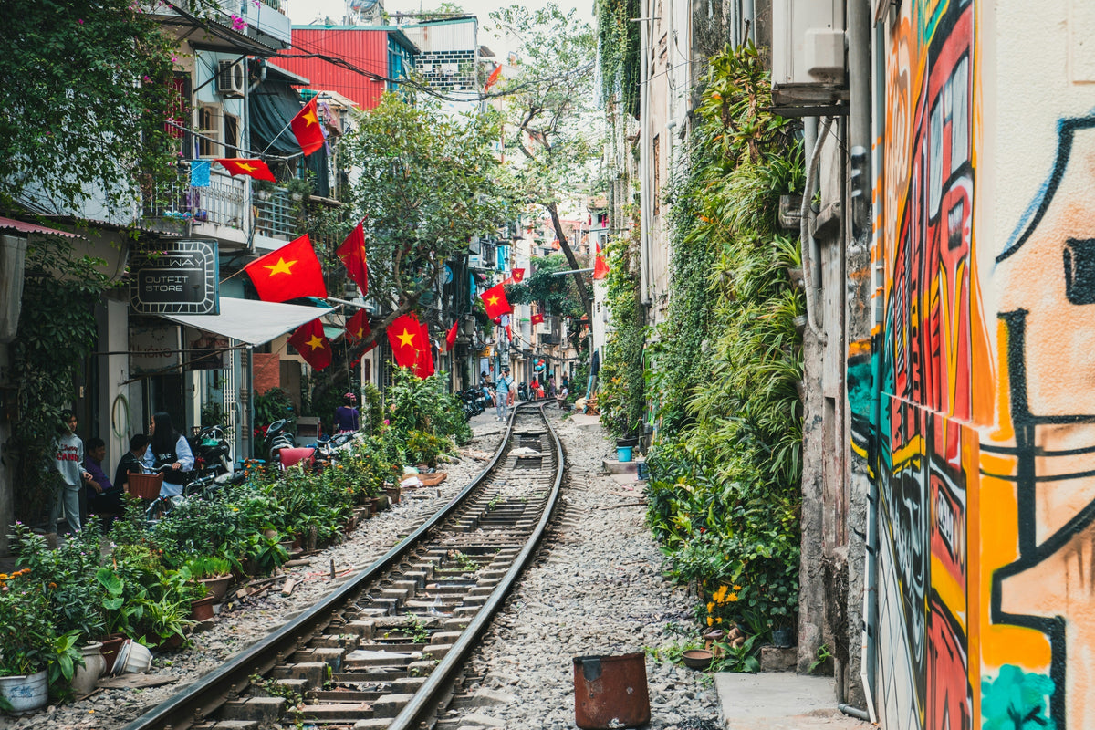 Teaching English in Vietnam: Realistic Pay, Visa, and Best Cities