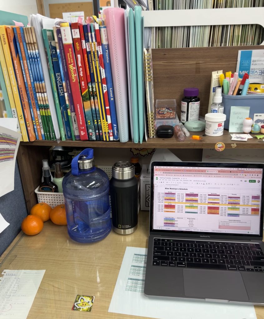 Madelyn TEFL Teacher in South Korea - Desk